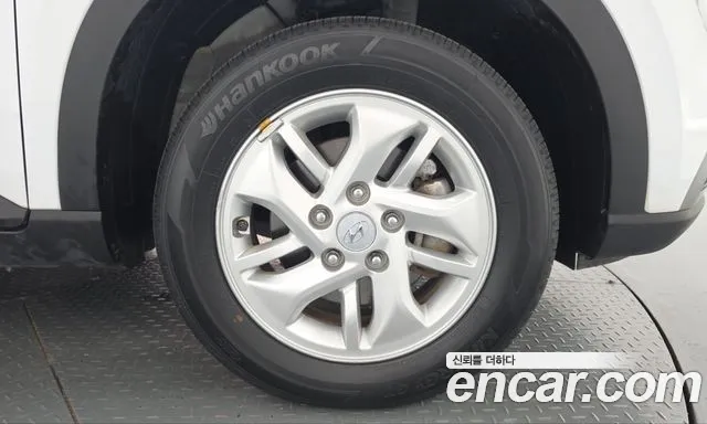 Hyundai Venue — фото 21