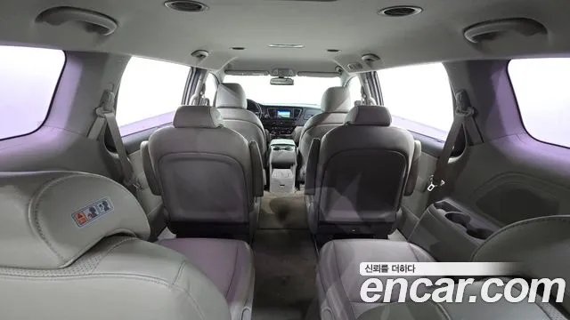 Kia Carnival — фото 14