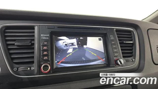 Kia Carnival — фото 17