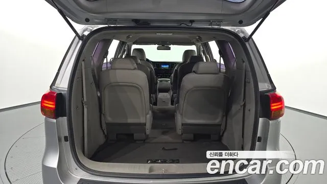 Kia Carnival — фото 18