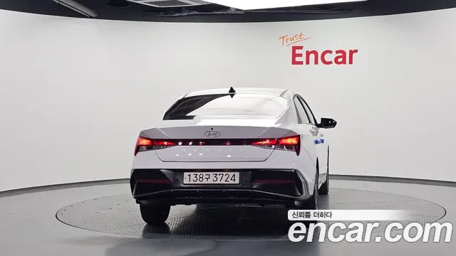 Hyundai Avante — фото 4