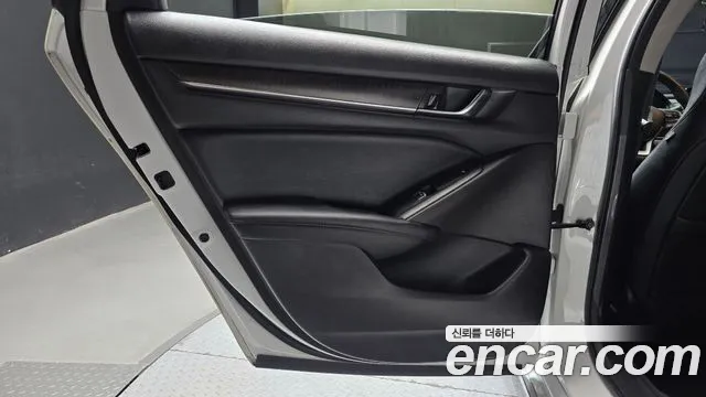Honda Accord — фото 25