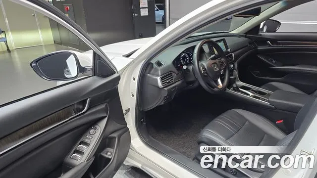 Honda Accord — фото 10