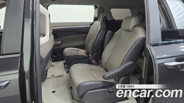 Kia Carnival — фото 18