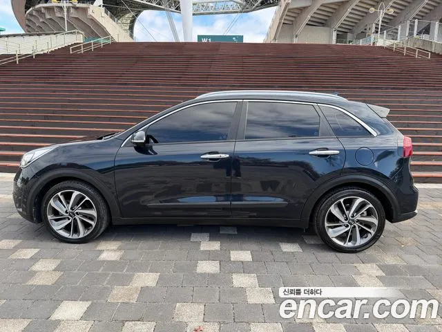 Kia Niro — фото 8