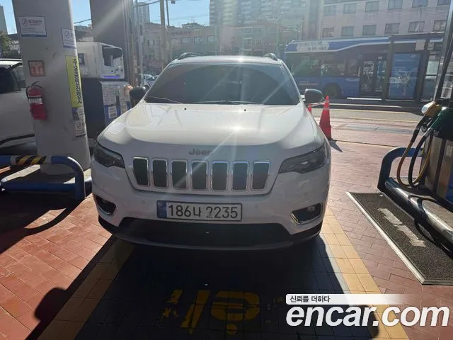 Jeep Cherokee — фото 1