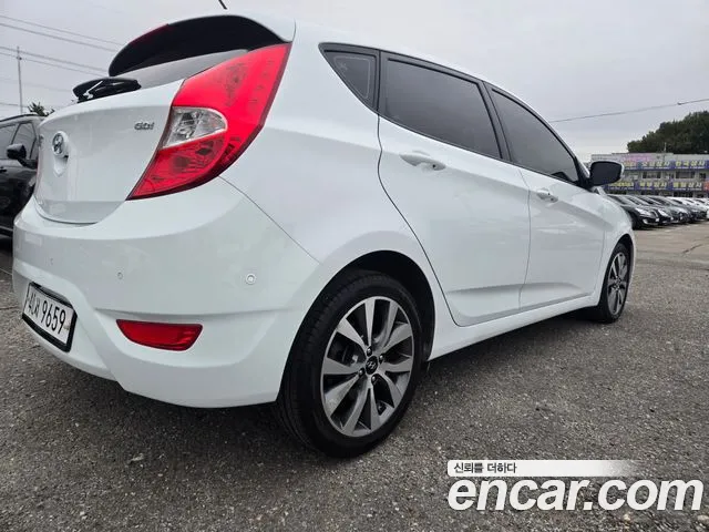 Hyundai Accent — фото 4