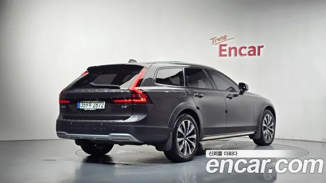 Volvo V90 — фото 1