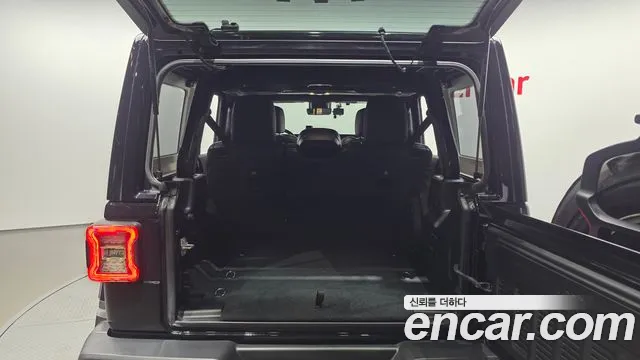 Jeep Wrangler — фото 20