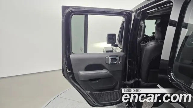 Jeep Wrangler — фото 25