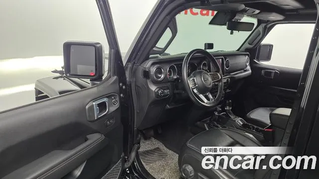 Jeep Wrangler — фото 10