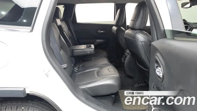 Jeep Cherokee — фото 11