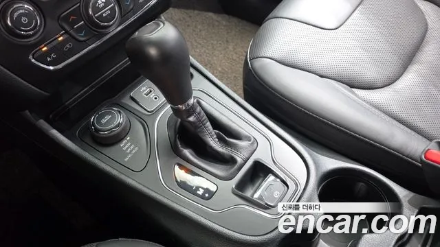 Jeep Cherokee — фото 9