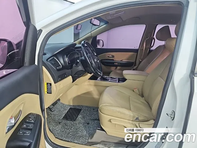 Kia Carnival — фото 11