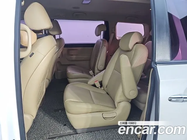 Kia Carnival — фото 12