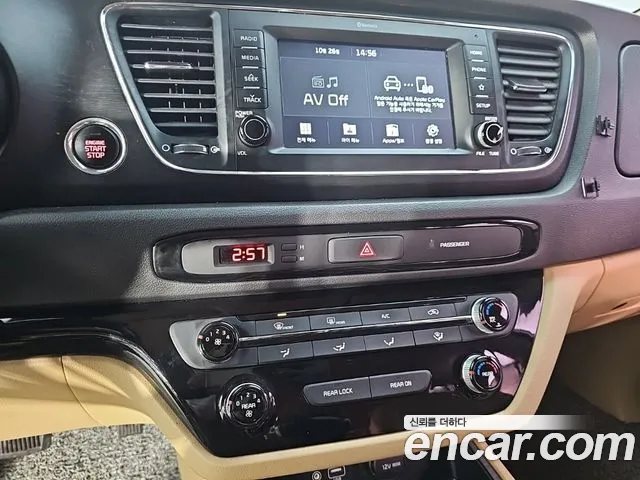 Kia Carnival — фото 16