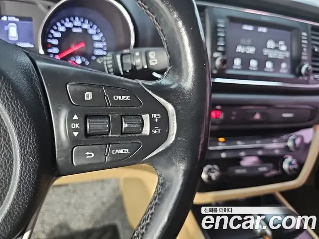 Kia Carnival — фото 17