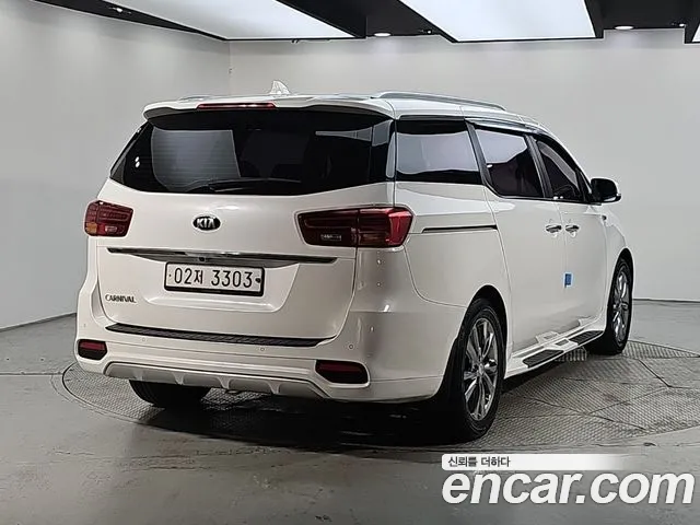 Kia Carnival — фото 4