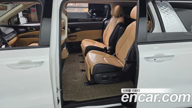 Kia Carnival — фото 10