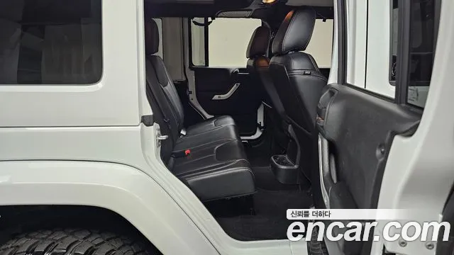 Jeep Wrangler — фото 11
