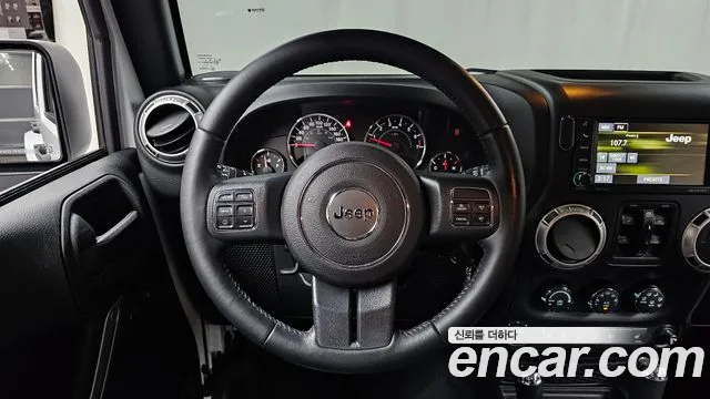 Jeep Wrangler — фото 12