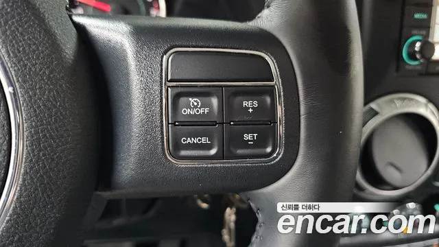 Jeep Wrangler — фото 15