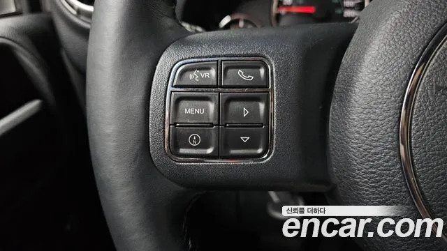 Jeep Wrangler — фото 16