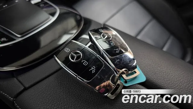 Mercedes-Benz E-Class — фото 16