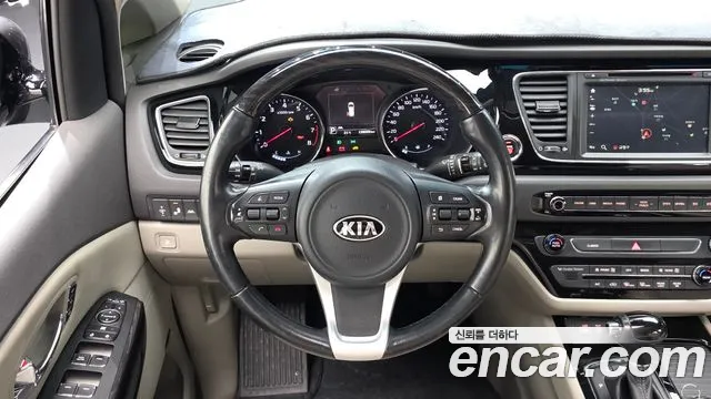 Kia Carnival — фото 12