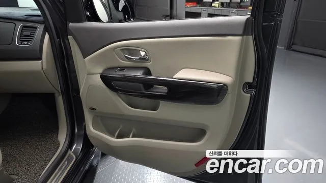 Kia Carnival — фото 25