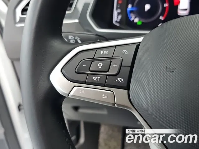Volkswagen Tiguan — фото 13