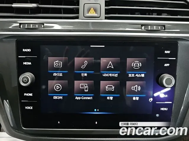 Volkswagen Tiguan — фото 14