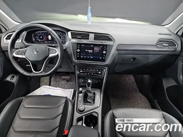 Volkswagen Tiguan — фото 7