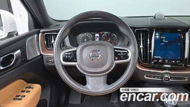 Volvo XC60 — фото 13