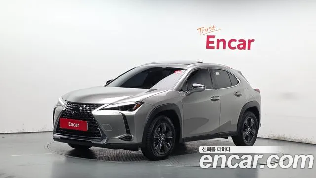 Lexus UX — фото 1