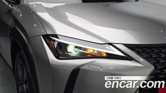 Lexus UX — фото 22