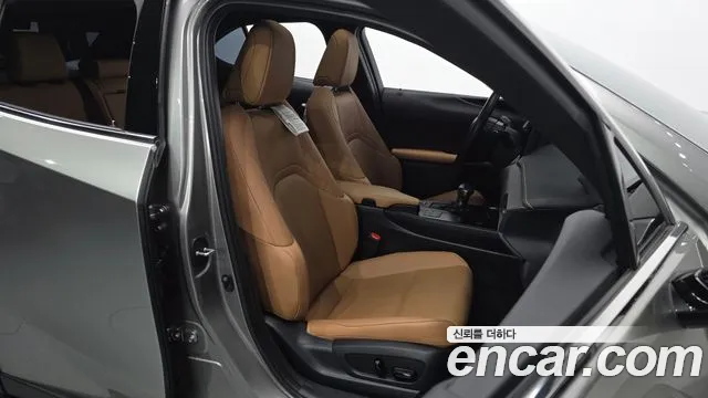 Lexus UX — фото 26