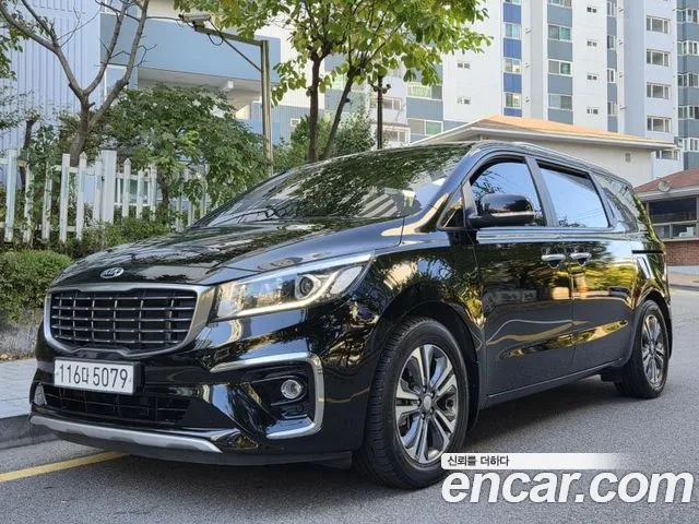 Kia Carnival — фото 1