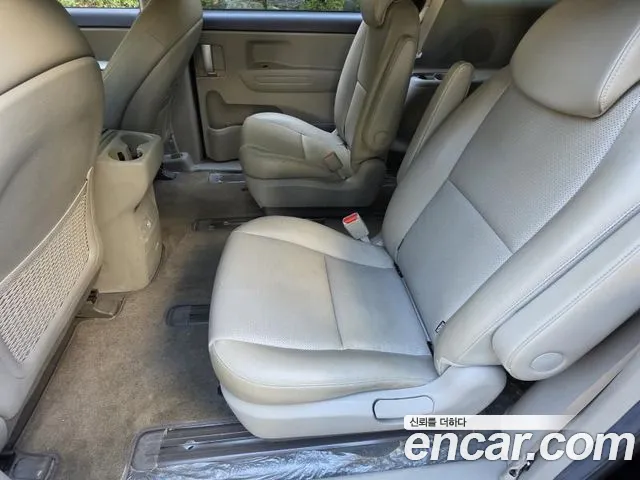 Kia Carnival — фото 11