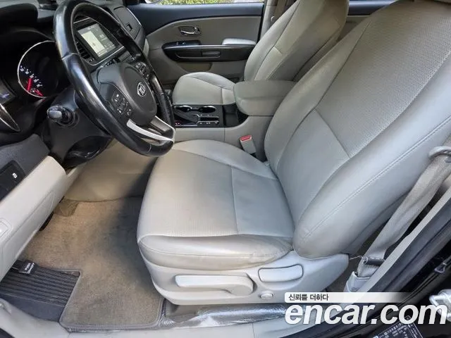 Kia Carnival — фото 10