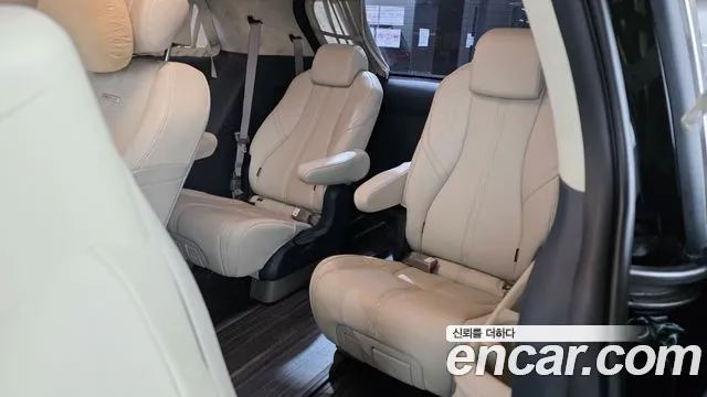 Kia Carnival — фото 11