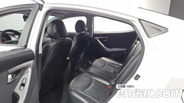 Hyundai Avante — фото 10