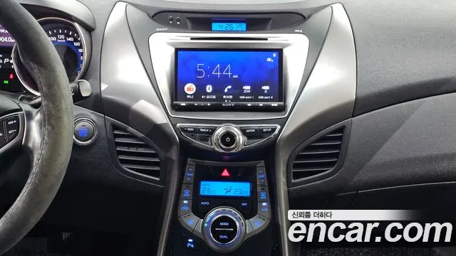 Hyundai Avante — фото 15