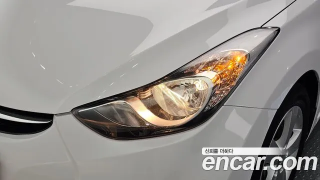 Hyundai Avante — фото 21