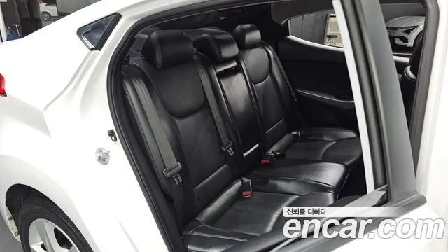 Hyundai Avante — фото 25