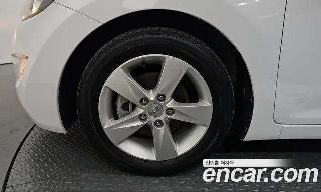 Hyundai Avante — фото 4