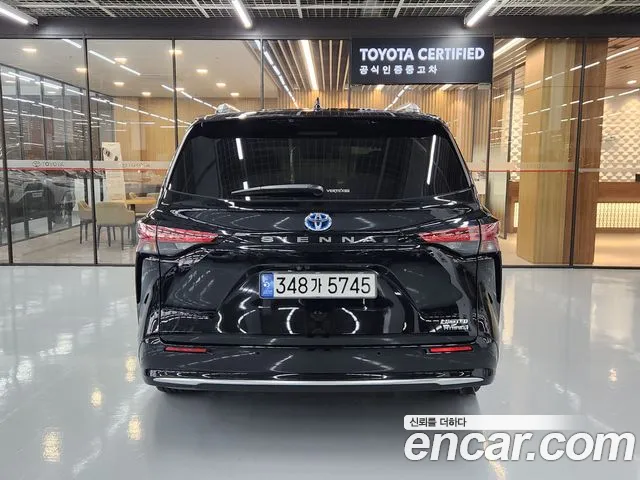 Toyota Sienna — фото 4