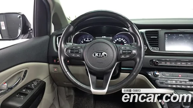 Kia Carnival — фото 13