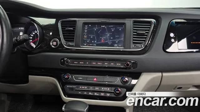 Kia Carnival — фото 19