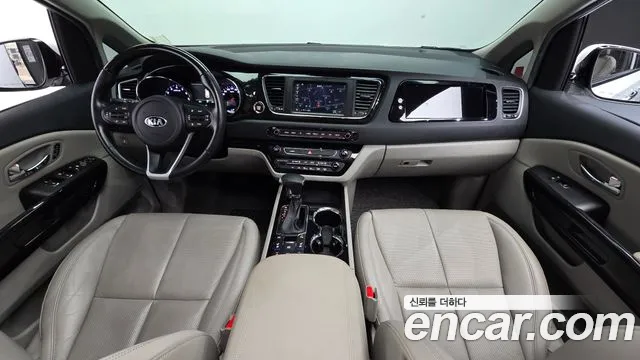Kia Carnival — фото 7